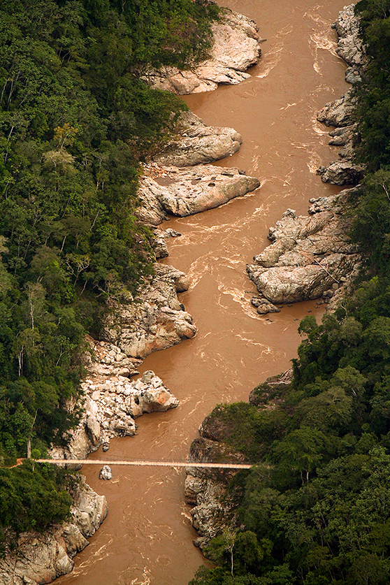 El río Zamora poco antes de convertirse en el Santiago. Foto: Jorge Anhalzer